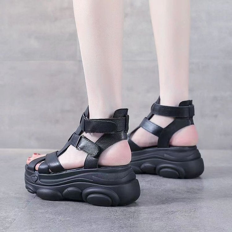 Sandalias romanas con plataforma