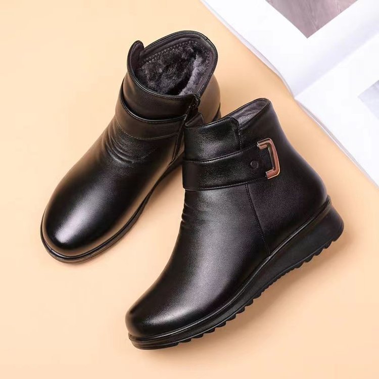 Botas de piel femenina (hebillas en forma de c)