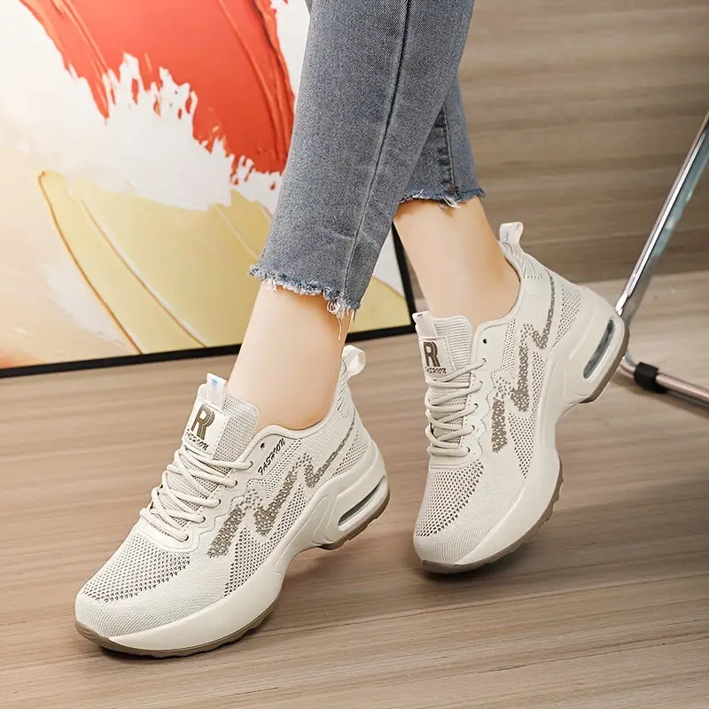 Zapatillas deportivas transpirables.