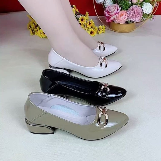 Tacones altos puntiagudos