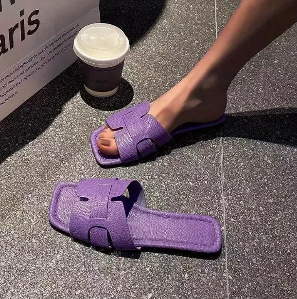 Sandalias simples con punta cuadrada