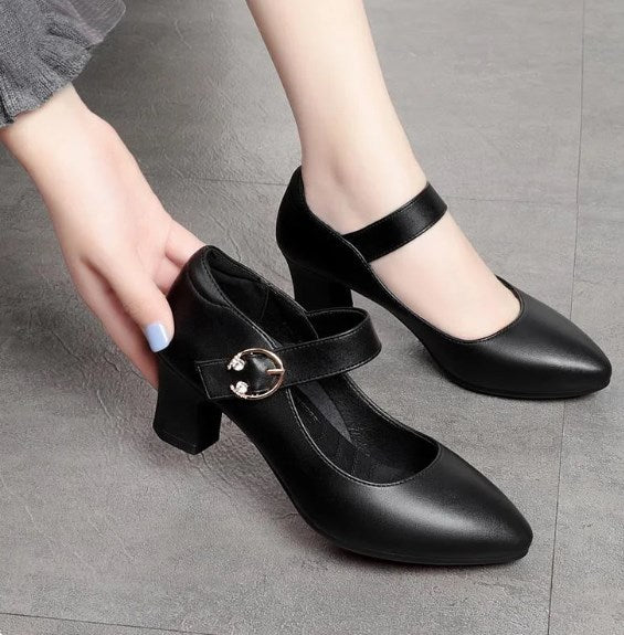 2025 nuevos zapatos de cuero de suela blanda para mujer