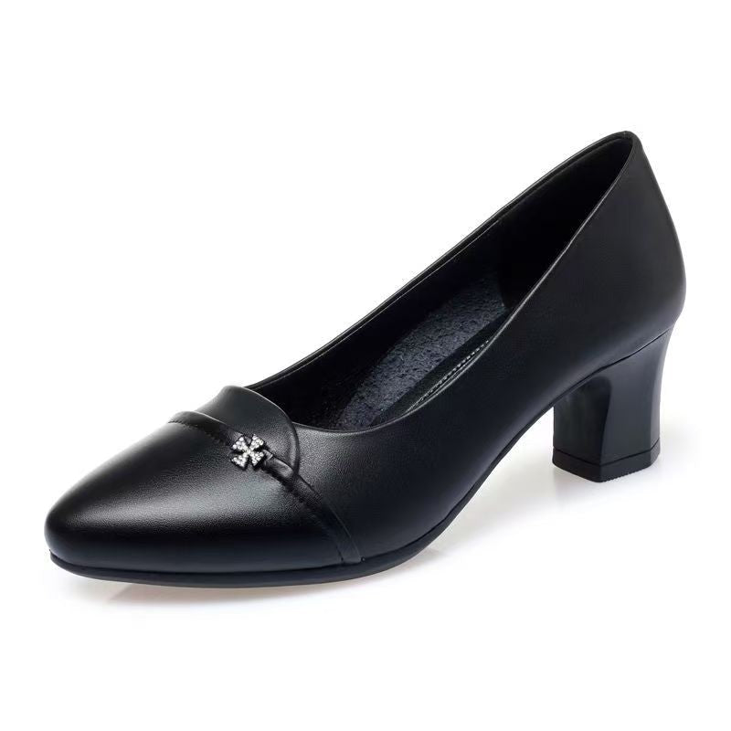 Zapatos de piel suave con tacón medio