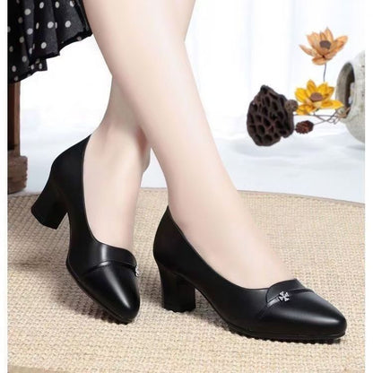 Zapatos de piel suave con tacón medio
