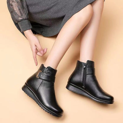 Botas de piel femenina (hebillas en forma de c)