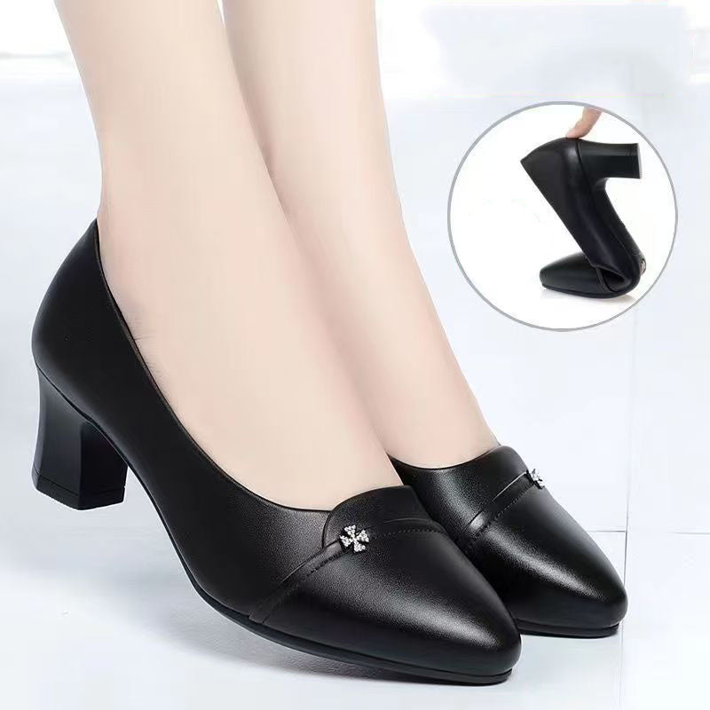 Zapatos de piel suave con tacón medio